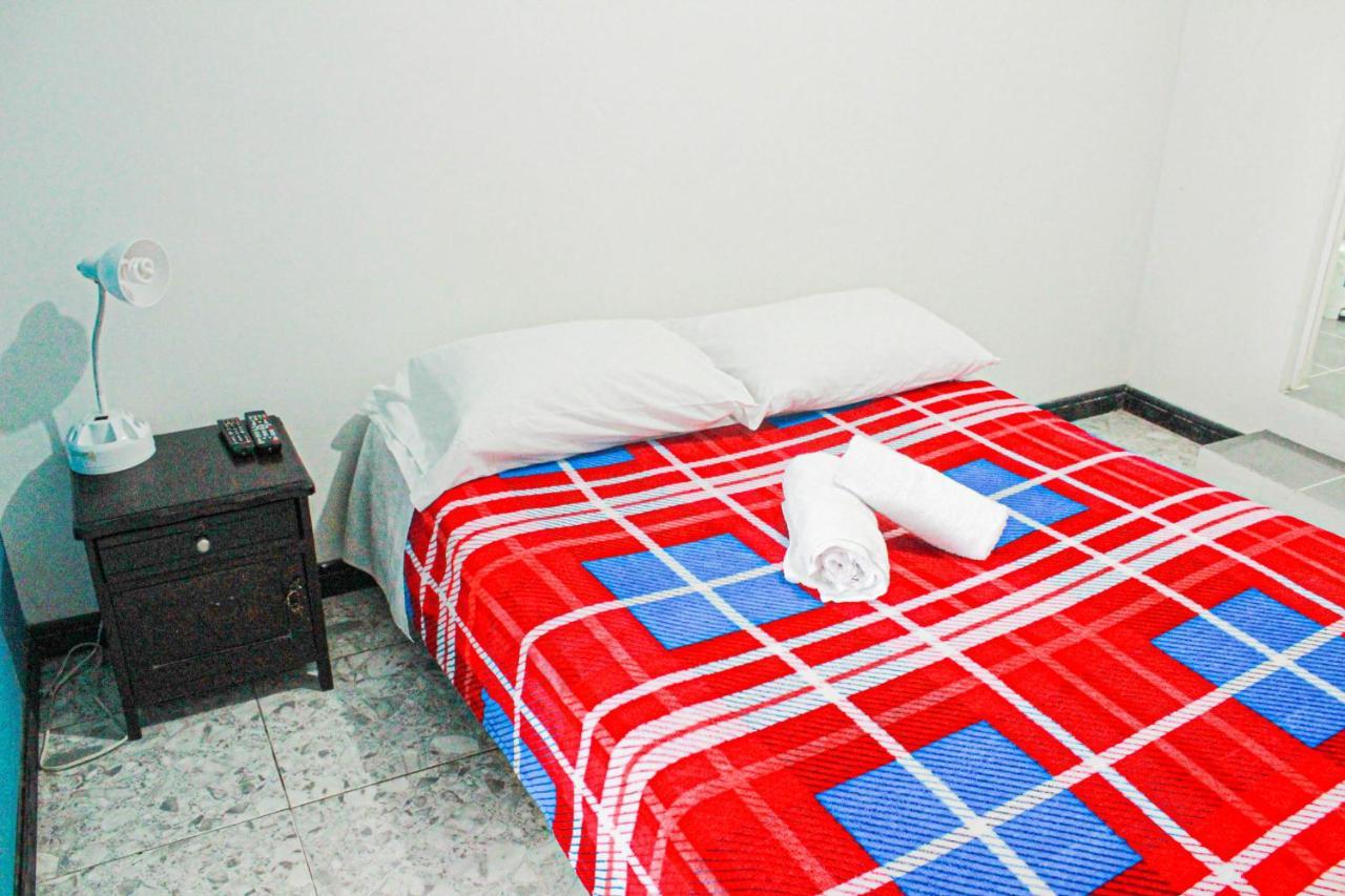 El Cable Hostal 马尼萨莱斯 外观 照片