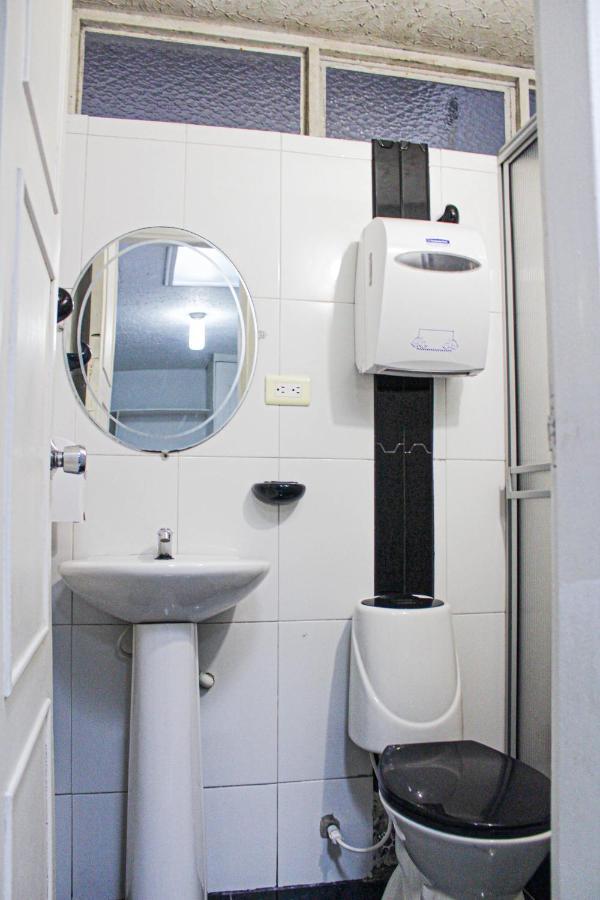 El Cable Hostal 马尼萨莱斯 外观 照片